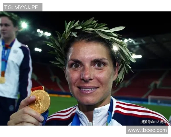 某女生因评价足球球星外貌引发热议被指丑陋背后原因深思